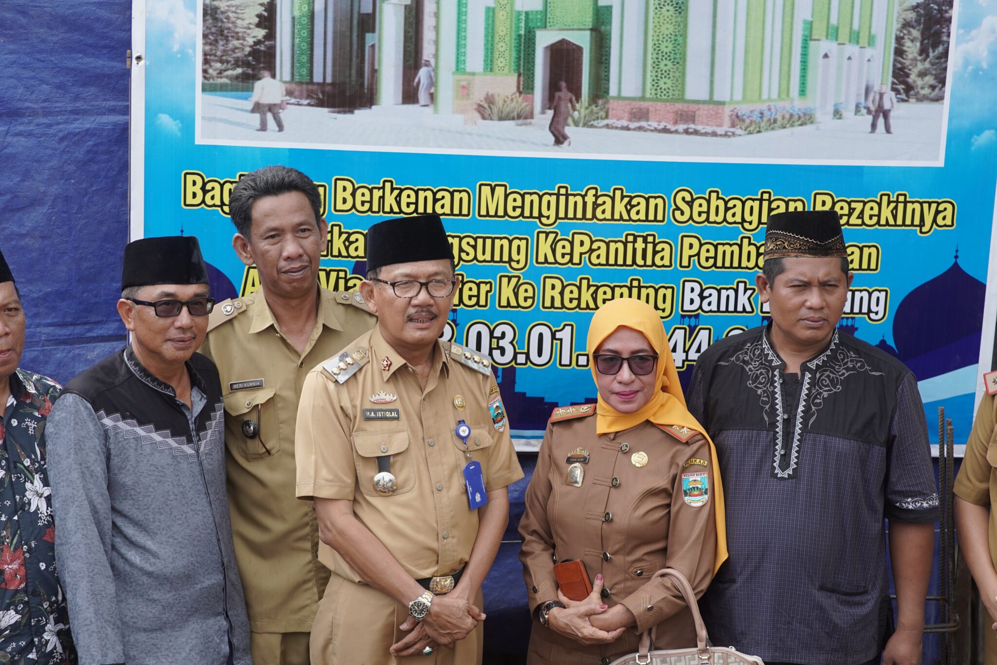 Bupati Agus Istiqlal Hadiri Peletakan Batu Pertama Pembangunan Masjid Al-Hikmah Pekon Kebuayan